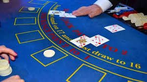 Dealer Three Card Poker di lucky df menjelaskan aturan dan hasil permainan